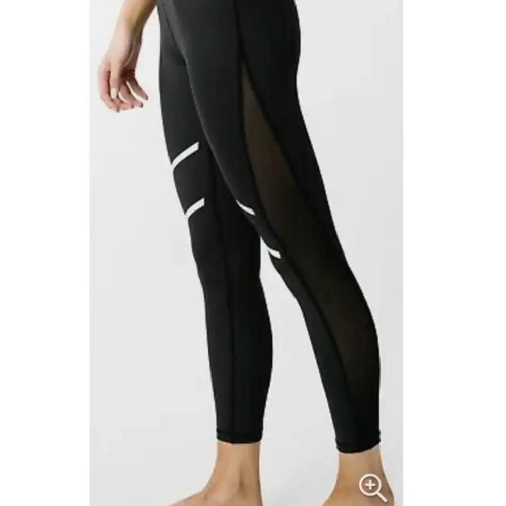 Zyia Active Black mesh Reflective Light and Tight Hi-Rise 7/8 leggings size 6-8 - Picture 12 of 14